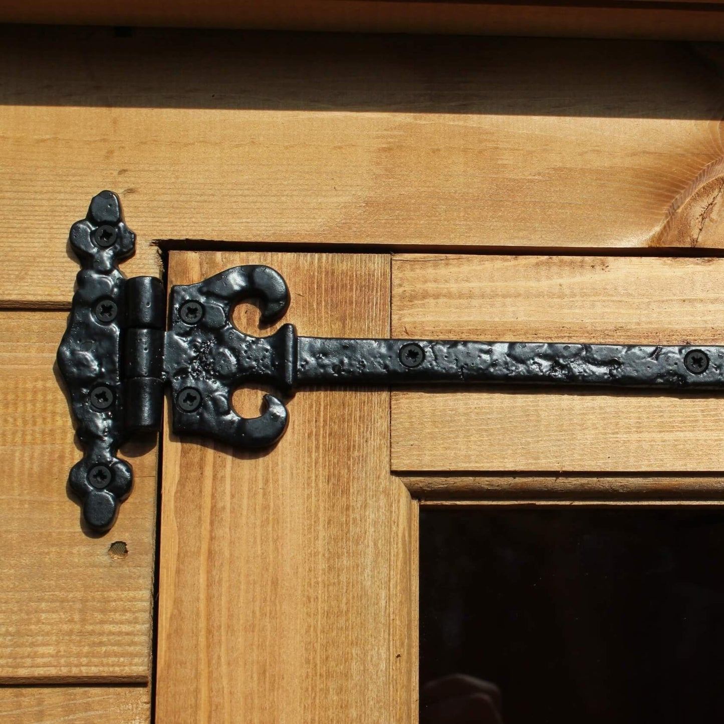 Coinstone corner summer house large hinge