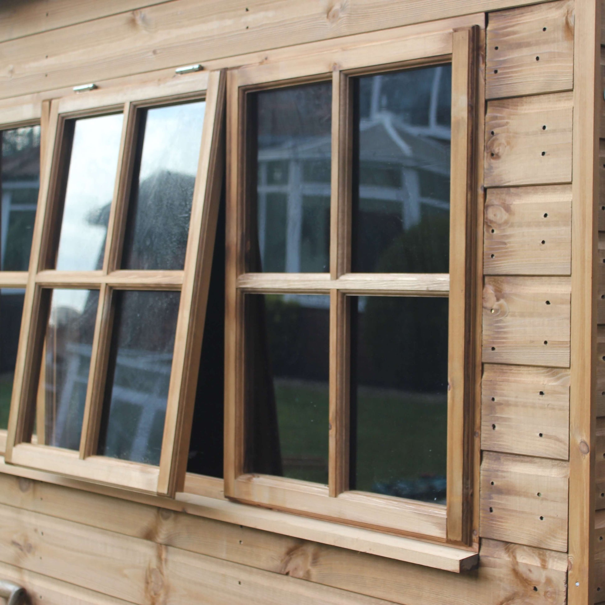 Dalby pent heavy duty shed window